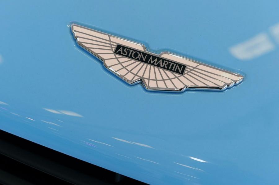 Логотип Aston Martin Vanquish 2012 года  (NA) (фото 51 из 182)